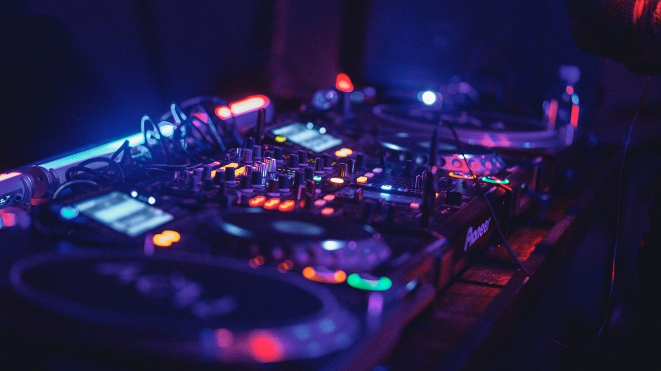 Gold Coast DJ hire